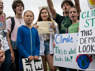 ތިމާވެށި ހިމާޔަތްކުރަން ގައުމުތައް އެއްސަފު ކުރުވީ 16 އަހަރުގެ ގްރެޓާ!