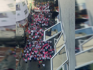 މުޒާހަރާގެ ހުރިހާބައިވެރިންހެން ފެންނަ ފޮޓޯއެއް - ކޯލްސެންޓަރު ހަދައިގެން ވެސް ނުކުތީ 200 ވަރަކަށް މީހުން