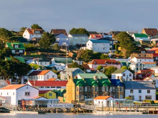 ފޯކްލޭންޑްގެ ވެރިރަށް މަތިން ނަގާފައިވާ މަންޒަރެއް