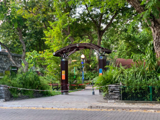 ަބައެއް ހަފްލާތައް ބޭއްވުމަށް ބޭނުންކުރާ ސަލްޓަން ޕާކު ކޮވިޑުގެ ހާލަތާ ގުޅިގެން ބަންދުކޮށްފައި، މިހާރު ވަނީ އާއްމުންނަށް ހުޅުވާލާފައި