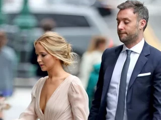 ޖެނިފަރ ލޯރަންސްއާއި ކޫކް މެރޯނީ