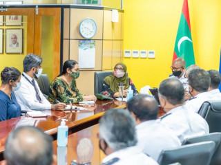މޯލްޑިވްސް ކަސްޓަމްސް ސަރވިސްގެ ބޭފުޅުންނާ ޖެންޑަރ މިނިސްޓަރ ޢާއިޝަތު މުޙައްމަދު ދީދީ ބައްދަލު ކުރައްވަނީ