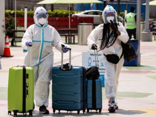 އެމެރިކާގެ ކޮވިޑްގެ ހާލަތު އިންތިހާއަށް ގޯސްވެ، ހޮސްޕިޓަލުގެ އެނދުތައް އަންނަނީ ފުރެމުން