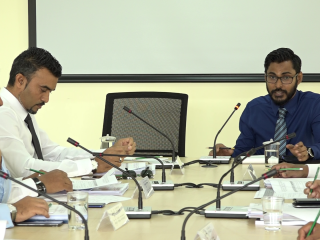 އިގްތިސާދީ ކޮމެޓީން ފަތުހުﷲ އާއި އިންޓަވިއު ކުރައްވަނީ