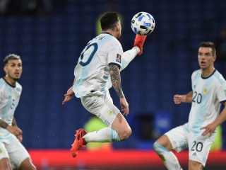 އާޖެންޓީނާ އާއި ޕެރެގުއޭ ބައްދަލުކުރި މެޗުގެ ތެރެއިން: މި މެޗު އެއްވަރުވީ 1-1 ން