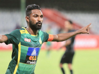 މީގެ ކުރިން މާޒިޔާގެ މެޗެއްގެ ތެރެއިން މިޑްފީލްޑަރު މުޙައްމަދު އުމެއިރު