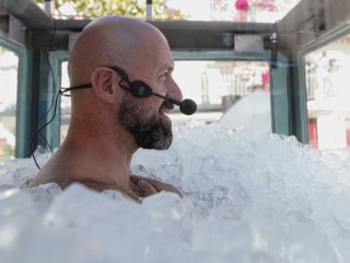 އޭނާ ވަނީ ދެގަޑިއިރާ ބައި އައިސް ތަކެއްގެ ތެރޭގައި ހޭދަކޮށްފަ