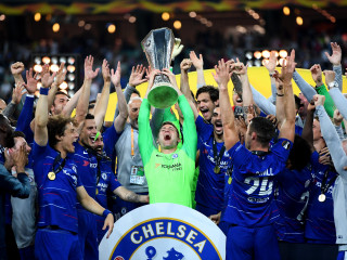 ޗެލްސީން ޔޫރޮޕާ ލީގުގެ ތަށި އުފުލާލަނީ