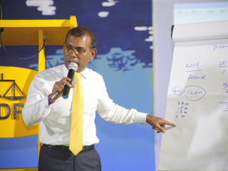 ނަޝީދު މިފަހަރު ކެމްޕޭނަށް ނުކުންނެވީ ބޯޑާއި މާކަރު ހިއްޕަވައިގެން!