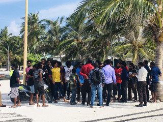 ދިއްފުށިން ދިޔަ މީހުން ރަށަށް އެރިޔަނުދީ މާޅޮހު ރައްޔިތުން ވަނީ ހުރަސްް އަޅާފައި