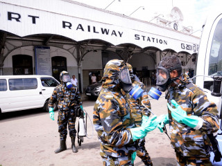 ލަންކާގެ މަގުތައް ޑިސްއިންފެކްޓް ކުރުމުގެ މަސައްކަތް ކުރަނީ