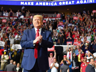 އެމެރިކާގެ ރައީސް ޑޮނަލްޑް ޓްރަމްޕް؛ ކޮވިޑާއި ގުޅިގެން އެ ޖަމިއްޔާއާ މެދު ނުރުހުން ފާޅުކޮށް މީގެ ކުރިން ވަކިވާނެ ކަމުގެ އިންޒާރު ޓްރަމްޕް ވަނީ ދެއްވާފައި