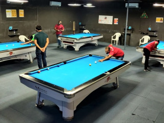 މިހާރު ބިލިއާޑް މުބާރާތްތައް ކުޅެމުން އަންނަ އެމްބީއޭ ކުލަބު ހައުސް