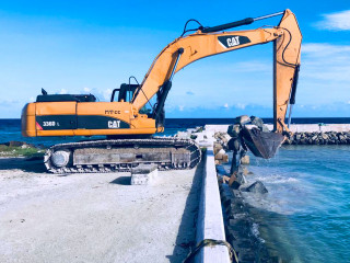 ލ އިސްދޫ ބަނދަރު ތަރައްޤީ ކުރުމުގެ މަޝްރޫޢުގެ މަސައްކަތް ފަށަން ތައްޔާރުވުން- މިހާރު ކުރަނީ ބަނދަރު ފުން ކުރުމުގެ މަސައްކަތް