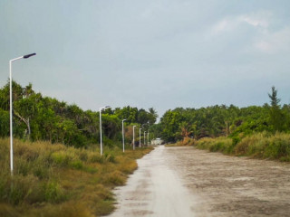 ހދ. ކުމުންދޫގެ މަގުތަކުގައި ސޯލާ މަގުބައްތި ހަރުކޮށްފައި