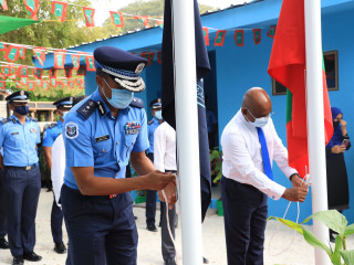 ސީޕީ ހަމީދާއި، މިނިސްޓަރ ޝާހިދު ކެޔޮދޫ ޕޮލިސް ޕޯސްޓުގައި ރާއްޖޭގެ ދިދަ އަދި ފުލުހުންގެ ދިދަ ނަންގަވާދެއްވަނީ