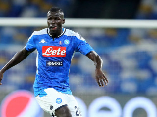 ނާޕޮލީއަށް ކުޅެމުން އަންނަ ސެނެގާލްގެ ޑިފެންޑަރު ކަލިދޫ ކުލިބާލީ