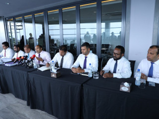 ރައީސް ޔާމީންގެ ގާނޫނީ ޓީމުގެ ބޭފުޅުން: ރައީސް ޔާމީނާ ގާނޫނީ ވަކީލުންނާ ސީދާކޮށް ބައްދަލު ކުރުމުގެ ފުރުސަތު ނުދެއްވާ ކަމަށް ވިދާޅުވޭ