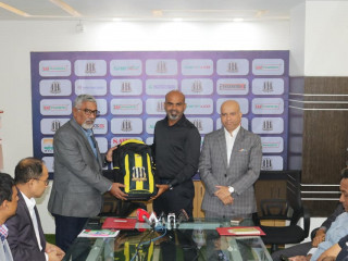 ސައިފްގެ ކޯޗުކަމާ މުހައްމަދު ނިޒާމް (ނިޒާމްބެ) ހަވާލުވުން