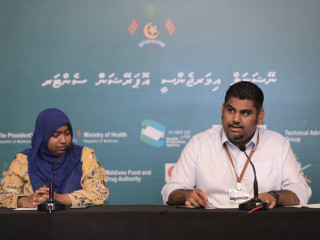 އެންއީއޯސީގެ ނޫސްވެރިންގެ ބައްދަލުވުމެއްގެ ތެރެއިން އެ ސެންޓަރުގެ ތަރުޖަމާން މަބްރޫކް އަޒީޒް އާއި އެޗްއީއޯސީގެ ތަރުޖަމާން ޑރ. ނަޒްލާ ރަފީގް