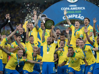 ބްރެޒިލްއިން ކޮޕާ އެމެރިކާގެ ތަށި އުފުލާލަނީ