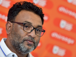 ޔޫވީގެ ކޯޗުކަމާ މުހައްމަދު އާދަމް ހަވާލުވެއްޖެ