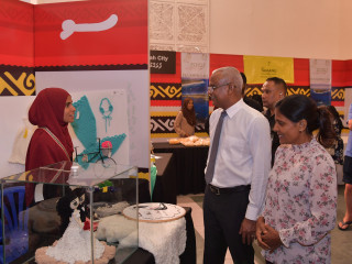ރައީސްގެ ދެކަނބަލުން ފަންނު އެކްސްޕޯ ބައްލަވާލައްވަނީ
