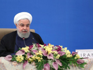 ދީނީ ހަފްލާތަކުގައި ކޮވިޑުން ރައްކާތެރިވުމަށް އަޅާފައިވާ ފިޔަވަޅުތަކަށް ސަމާލުވުމަށް އިރާނުގެ ރައީސް އިލްތިމާސް ކުރައްވައިފި