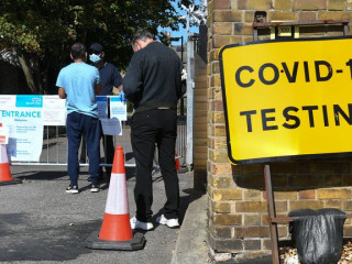 އިނގިރޭސިވިލާތުގައި ކޮވިޑަށް މީހުން ޓެސްޓު ކުރަމުން ދަނިކޮށް