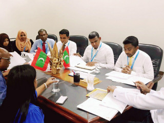 ގއ. އަތޮޅު ކައުންސިލްގެ ތިން މެންބަރުންނާއި އެކު ރައީސް ސޯލިހު ބޭއްވި ބައްދަލުވުމެއްގެ ތެރެއިން