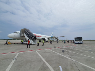 ބަންގްލަދޭޝް ރައްޔިތުން އަނބުރާ ގައުމަށް ދާން ފްލައިޓަށް އަރަނީ