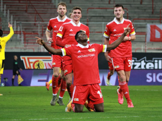 ޔޫނިއަން ބާލިން އާއި ޑޯޓްމުންޑް ބައްދަލުކުރި މެޗުގެ ތެރެއިން: މި މެޗުން ޔޫނިއަން ބާލިން މޮޅުވީ 2-1 ން