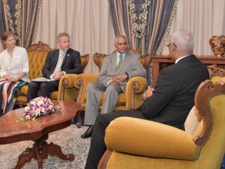 ސީޝެލްސްގެ ރައީސްގެ ހާއްސަ މަންދޫބެއް ރައީސް ސޯލިހްގެ އަރިހަށް ކުރެއްވި އިހްތިރާމްގެ ޒިޔާރަތުގެ ތެރެއިން