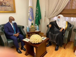 މިނިސްޓަރ ޝާހިދު، މުސްލިމް ވޯލްޑް ލީގްގެ ސެކްރެޓަރީ ޖެނެރަލް ޑރ. މުޙައްމަދު ބިން އަބްދުލްކަރީމް އަލް އީސާ އާ ބައްދަލުކުރައްވަނީ