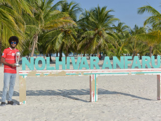 ގޭގެއަށް ކާޑު އުފުލުމުގައި ގައުމީ ފުޓްބޯޅަ ޓީމުގެ މިޑްފީލްޑަރު އިއްބެ