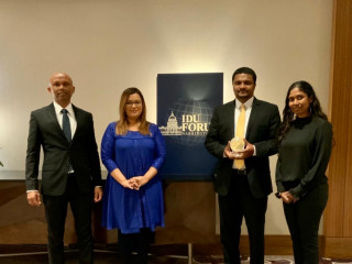 އެމްޑީޕީގެ ފަރާތުން އައިޑީޔޫ އެވޯޑް އާއި ހަވާލުވުން