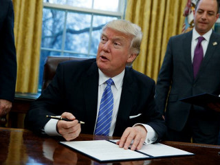 އެމެރިކާގެ ރައީސް ޑޮނަލްޑް ޓްރަމްޕް