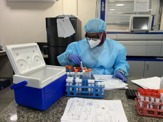 އައިޖީއެމްއެޗް ލެބޯޓްރީގައި ސާމްޕަލް ޓެސްޓް ކުރަނީ