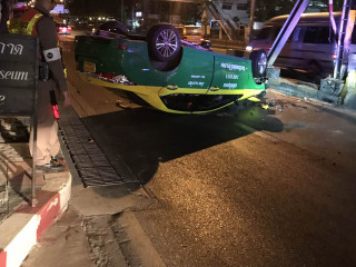 އެކްސިޑެންޓް ހިނގިއިރު ކާރުތެރޭގައި ތިން މީހުން ތިބި