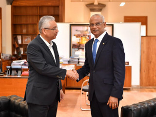 ރައީސް ސޯލިހު މޮރިޝަސްގެ ބޮޑު ވަޒީރު  ޕްރަވިންދް ޖަގްނައުތް އާއި ސަލާމްކުރައްވަނީ