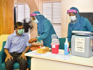 އުއްތަމަ ފަނޑިޔާރު، އަހްމަދު މުއުތަސިމް އަދްނާން ވެކްސިން ޖައްސަވަނީ