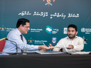 ރާއްޖޭގައި ހުންނަ ޑަބްލިއުއެޗްއޯގެ ވެރިޔާ ޑރ. އަރްވިންދް މާތުރް އާއި، ހެލްތް މިނިސްޓަރު އަމީން