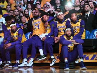 ލެބްރޯން ޖޭމްސް އާއި ލޭކަރސްގެ ބައެއް ކުޅުންތެރިން