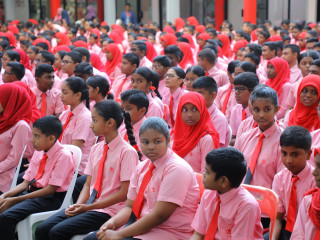 ސްކޫލެއްގެ އެސެމްބްލީއެއްގައި ދަރިވަރުންތަކެއް ބައިވެރިވަނީ