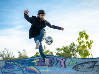 ފްރީސްޓައިލް ކިންގް އިތުރު ކުދިން ތަމްރީނުކުރުމުގެ އަޒުމުގައި