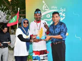 VP awards medal to winner of \"Jazeera Canoe Race\"
