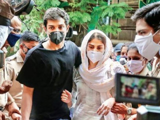 ރިއާގެ ކޮއްކޮ ޝޮވިކް އަބަދުހެން ހުންނަނީ މަސްތުވެގެން: ސުޝާންތުގެ ފާމްހައުސް މެނޭޖަރު