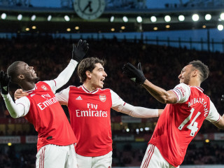 ޕްރިމިއާ ލީގުގައި ވާދަކުރަމުން އަންނަ އާސެނަލްގެ ކުޅުންތެރިން