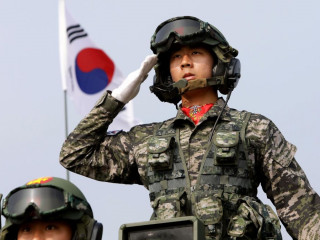 ދެކުނު ކޮރިއާގެ ޒުވާނުންނަށް އޮތީ ދެގޮތެއް، އަސްކަރިއްޔާ އާއި ގުޅުން ނުވަތަ ޖަލަށް ދިއުން