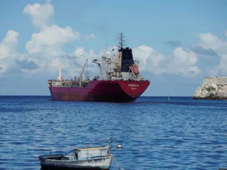 އިރާންގެ ތެޔޮ ޓޭންކަރަށް ރޮކެޓް ހަމަލާ ދިނުން